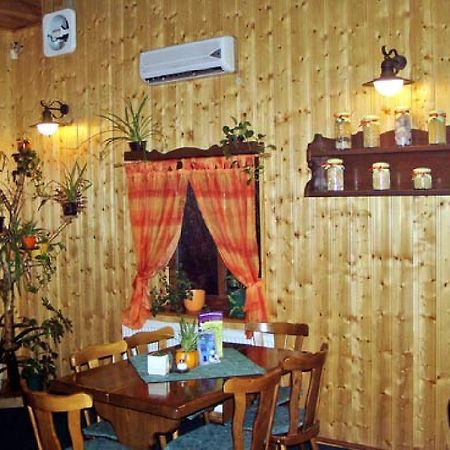 Restaurace A Penzion U Vladaru Mikulášovice Kültér fotó